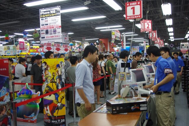 【ドラクエX発売】ヨドバシAkibaでは100人以上の行列