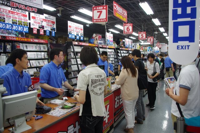 【ドラクエX発売】ヨドバシAkibaでは100人以上の行列