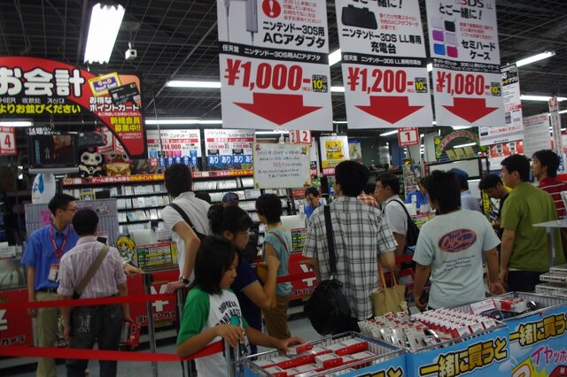 【ドラクエX発売】ヨドバシAkibaでは100人以上の行列