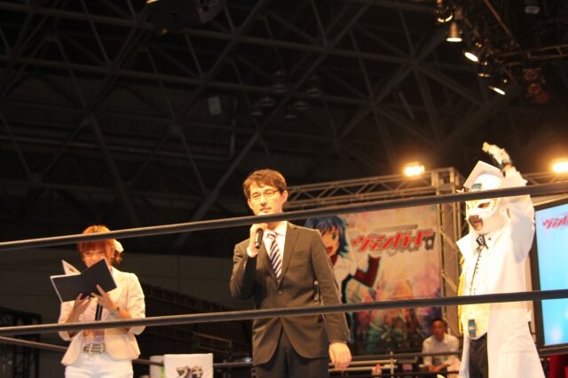 プロレスリングで行われたため、少々見づらい写真で失礼します