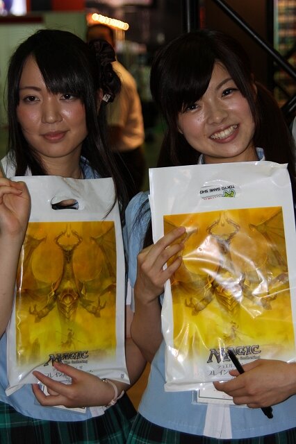 【TGS 2012】ビジネスデーを彩ってくれたコンパニオンたち、DAY2編