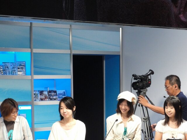 【TGS 2012】ナースデビルなミクさんか、スク水ランドセルなミクさんか。オビでぃばっ！で女子トーク炸裂