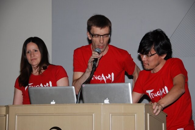 Nyamyamチームは自分たちで通訳もつとめた