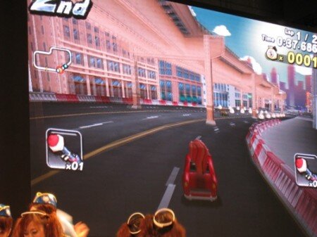 【TGS 2012】コンパニオンさんとレースバトル！グリーブースのiOS/Android『Wacky Motors GP』