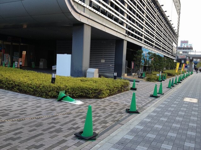 【Wii U発売】大阪梅田では予約組含め70～80人程の行列！親子連れの姿も