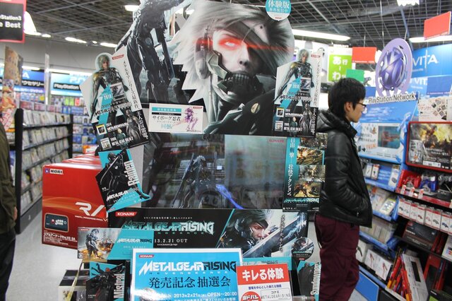 開店前から行列も！遂に発売した『METAL GEAR RISING』販売店舗の様子をお届け