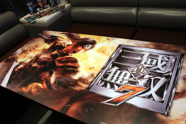 テーブルのデザインもしっかりコラボレーションしている