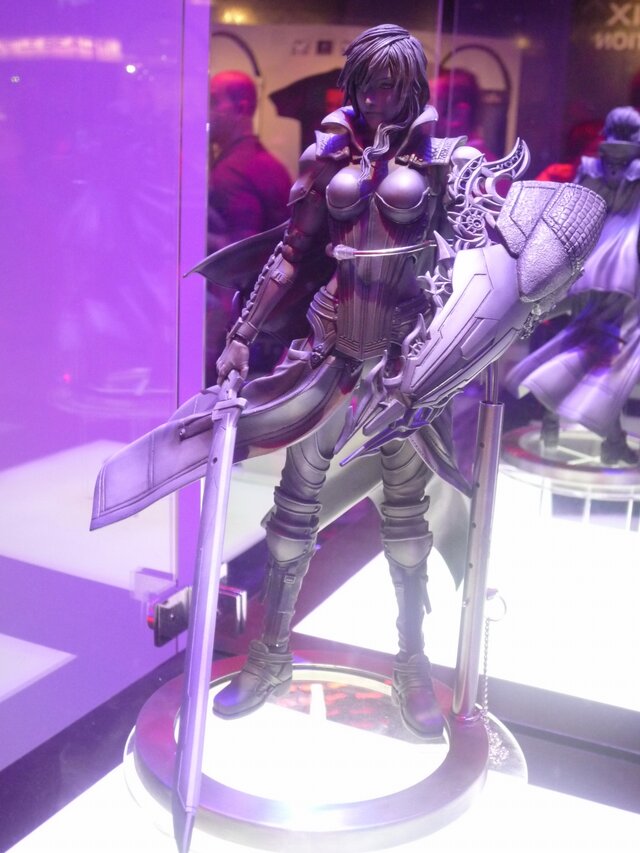 【E3 2013】『ライトニングリターンズ』『FFX&X-2』も遊べた、スクエニブースレポ ― ライトニングのフィギュアも展示