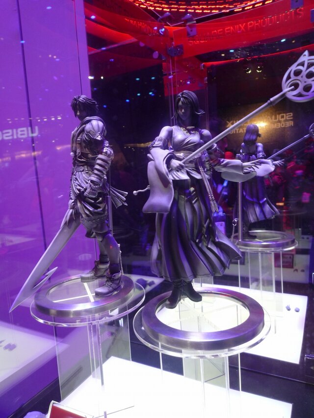 【E3 2013】『ライトニングリターンズ』『FFX&X-2』も遊べた、スクエニブースレポ ― ライトニングのフィギュアも展示