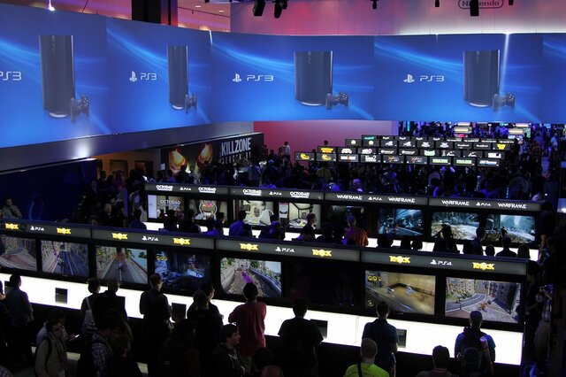 【E3 2013】ソニーブースは過去最大級のサイズで出迎え・・・3機種で充実のラインナップ