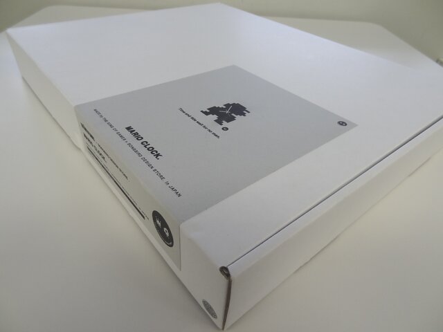 シンプルさがたまらない！ドットのマリオを形どった木の掛け時計「MARIO DROP CLOCK」を開封