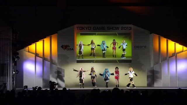 【東京ゲームショウ2013】一般公開初日のコスプレイベント「Cosplay Collection Night @ TGS」レポート