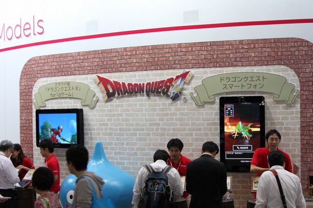 【CEATEC 2013】メタルスライムでできた「ドラクエスマホ」をチェック！クラウド版『ドラゴンクエストX』も体験