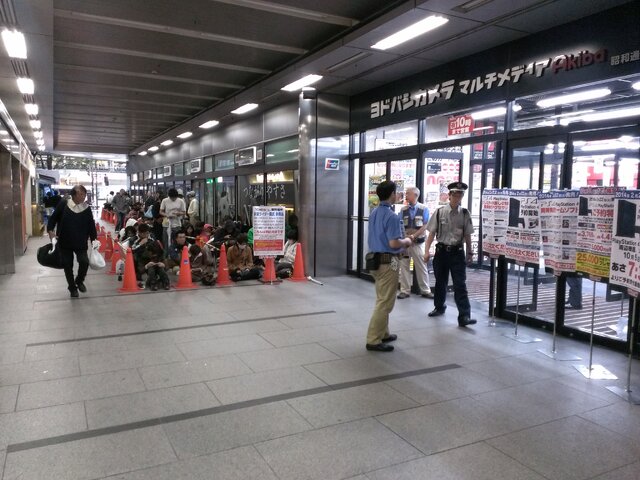 午前7時30分に受け付けを開始したヨドバシAkiba(写真の待機列は別玩具のもの)