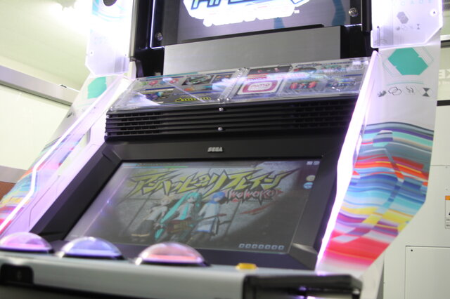 あまりの爽快感に、思わず両手をクロスさせてまった『初音ミク Project DIVA Arcade Future Tone』のファーストインプレッション