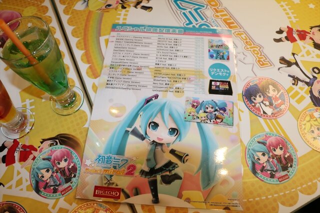 『初音ミク Project mirai 2』体験会はミクダヨー降臨でアイドル撮影会に!?『ぷよぷよ』とのコラボ経緯からビッグエコーとのコラボルーム視察レポート