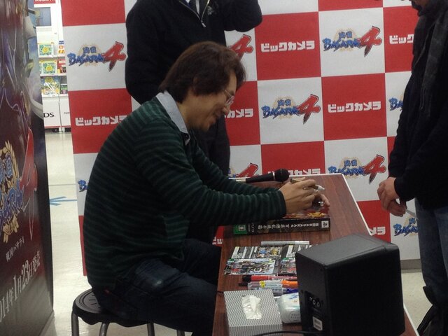 編集部は見た！サイン&握手会も行われた『戦国BASARA4』発売記念イベントに現れた謎の人物の正体とは