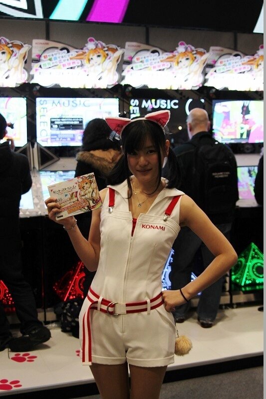 【JAEPO 2014】会場を彩るコンパニオンのお姉さまをチェック「やっぱりゲーセンは、楽しい！」