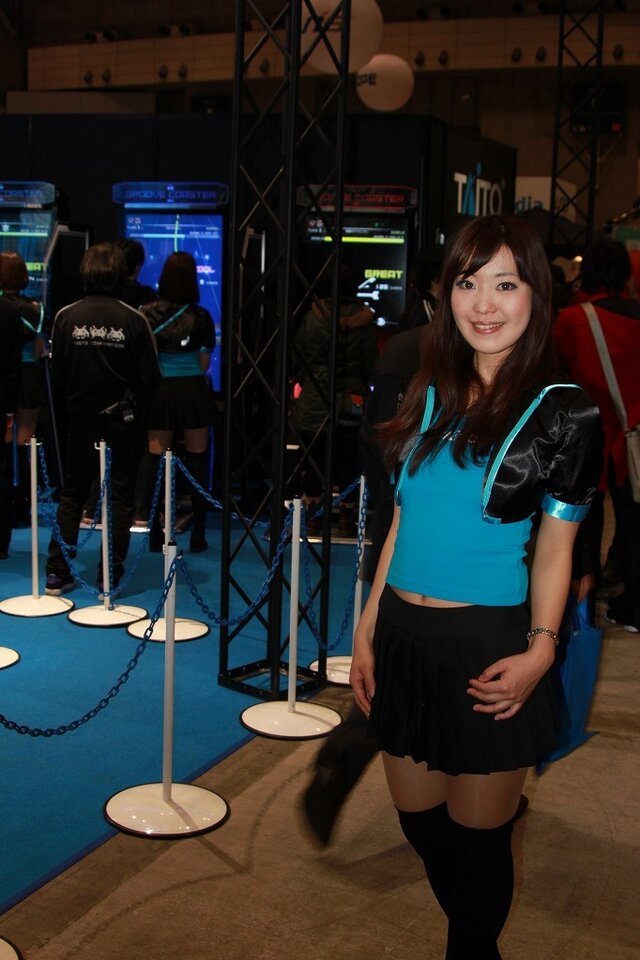 【JAEPO 2014】会場を彩るコンパニオンのお姉さまをチェック「やっぱりゲーセンは、楽しい！」