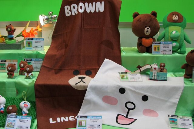 【JAEPO 2013】LINE、パズドラ、ダンガンロンパなど注目アイテムが揃ったフリューブース