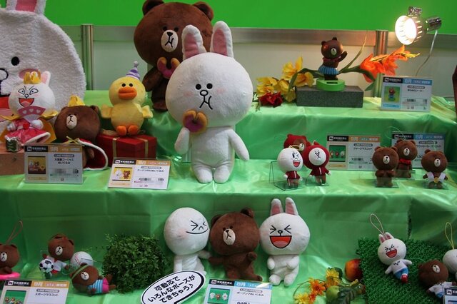 【JAEPO 2013】LINE、パズドラ、ダンガンロンパなど注目アイテムが揃ったフリューブース