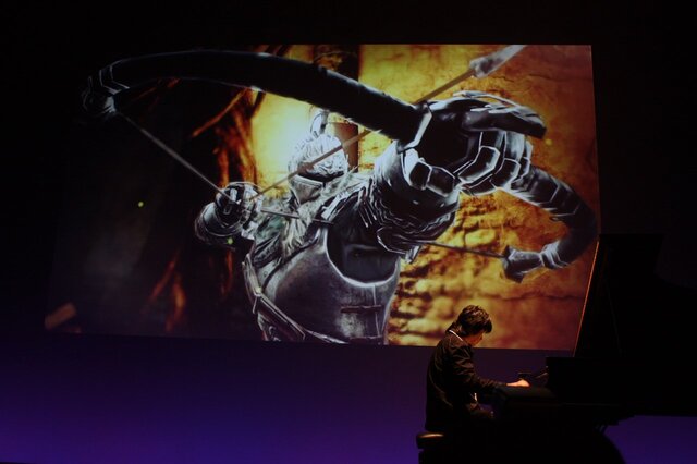 本作のイメージにぴったりの激しくもダークな楽曲