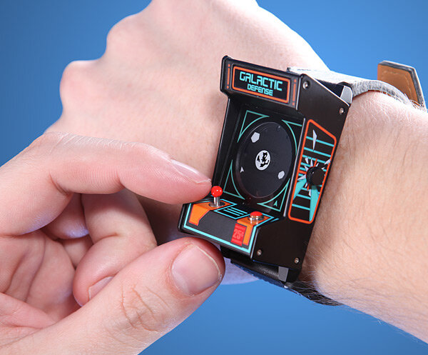 あなたの腕に筐体を、アーケード筐体型腕時計「Classic Arcade Wristwatc」が登場