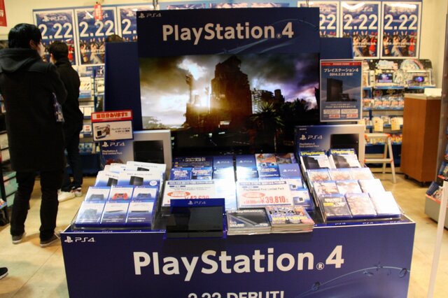 【PS4発売特集】たくさんの笑顔がここに集まりました　― 渋谷量販店でも7時から販売スタート！70人のユーザーが全員でカウントダウン