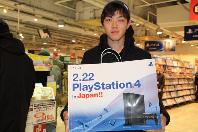 【PS4発売特集】たくさんの笑顔がここに集まりました　― 渋谷量販店でも7時から販売スタート！70人のユーザーが全員でカウントダウン