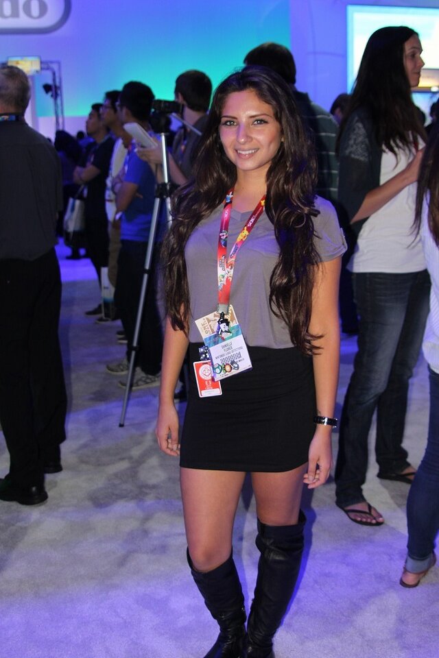 【E3 2014】お待たせしました!!今年も○○寸前な美人コンパニオンをご紹介