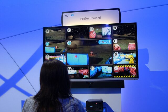 12の監視カメラの映像を切り替えながら遊ぶ