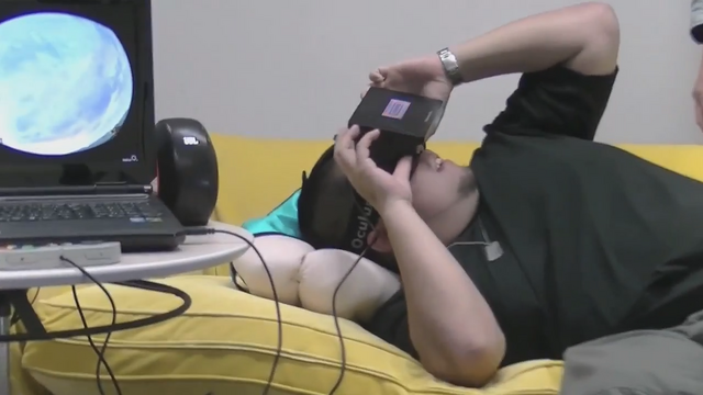 VRヘッドセット「Oculus Rift」を利用してバーチャル「ひざまくら」を実現した「ユニティちゃん イチャまくら」
