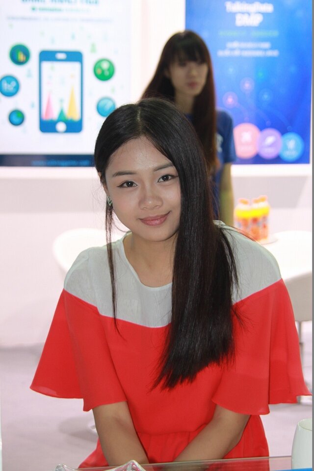 【China Joy 2014】ビジネスブースも美女揃い、営業スマイルいただきました！