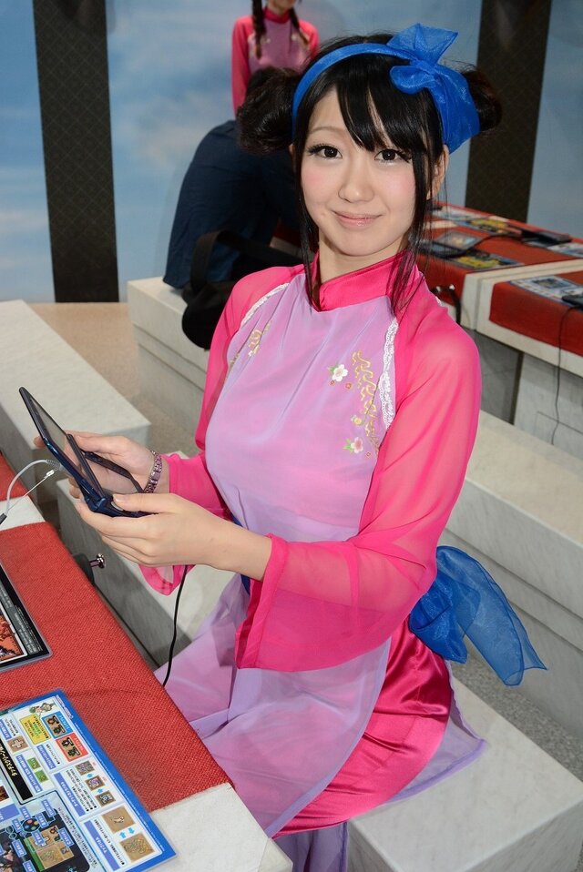 【TGS 2014】出足は好調? ともかく美しいコンパニオンの皆様をご紹介！