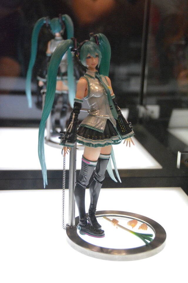 【NYCC 2014】初音ミクやDCヒーローズとのコラボフィギュアも展示されたスクエニブースの現地レポート