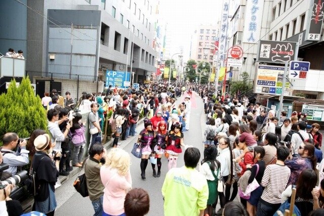 池袋にコスプレイヤーが1万人、ハロウィンのコスプレイベント開催