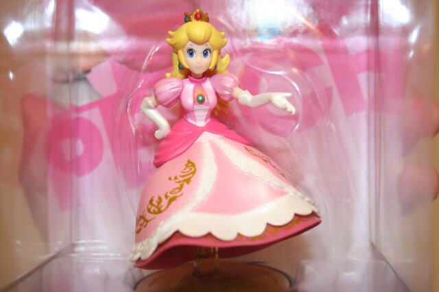 製造エラーの「amiibo」、サムスに続き足の無いピーチ姫がebay出品中