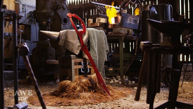 いつもの鍛冶職人、大量のハサミを使って「キルラキル」の「片太刀バサミ」を制作