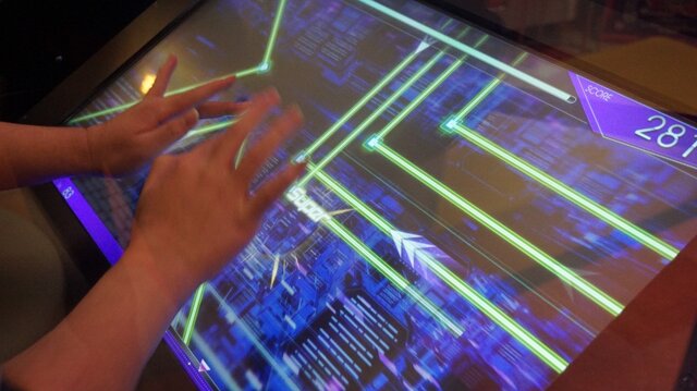 カプコン初のAC音ゲー『crossbeats REV.』ロケテレポート！そのゲームシステムを動画で