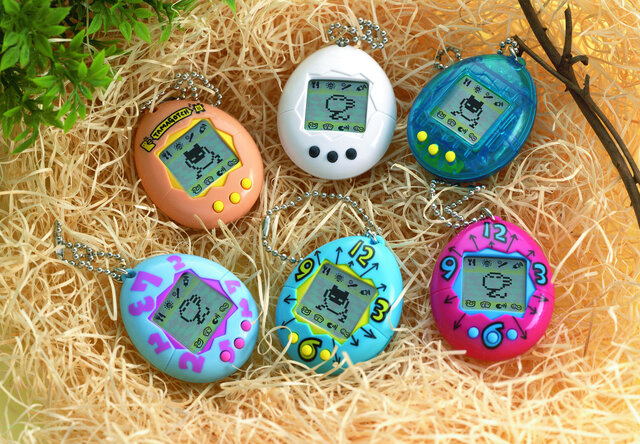 最新型で初代「たまごっち」が復活！1996年に戻れる「TAMAGOTCHI 4U」用カード＆カバーが本日13時より予約開始