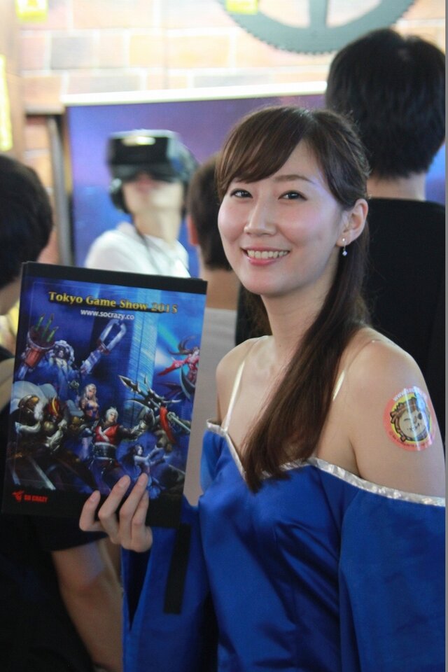 【TGS2015】熱気あふれる一般公開日初日、熱さを吹き飛ばしてくれる美女たちを紹介