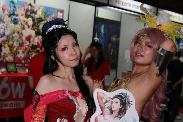 【TGS2015】熱気あふれる一般公開日初日、熱さを吹き飛ばしてくれる美女たちを紹介