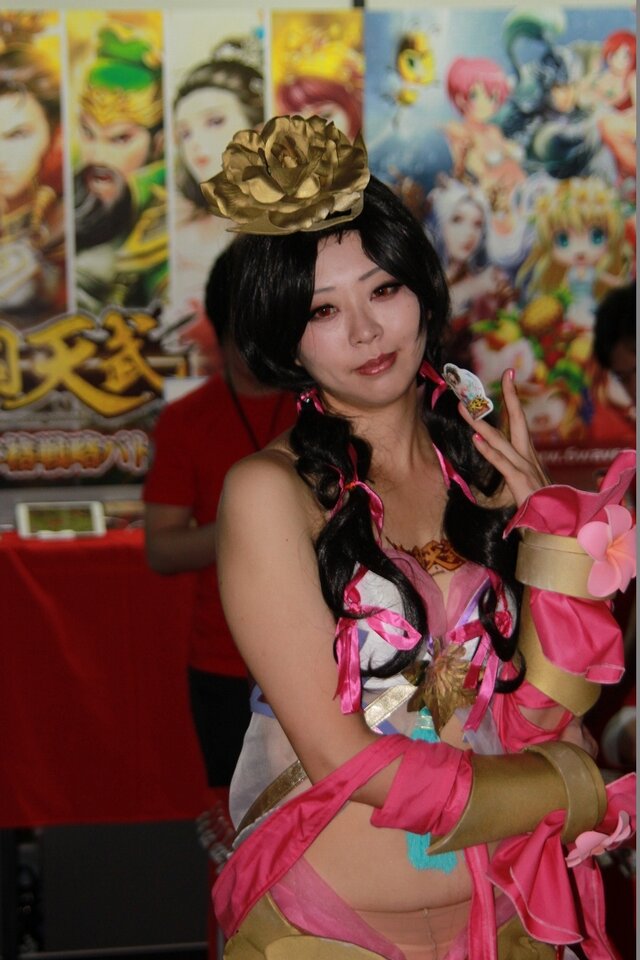 【TGS2015】熱気あふれる一般公開日初日、熱さを吹き飛ばしてくれる美女たちを紹介