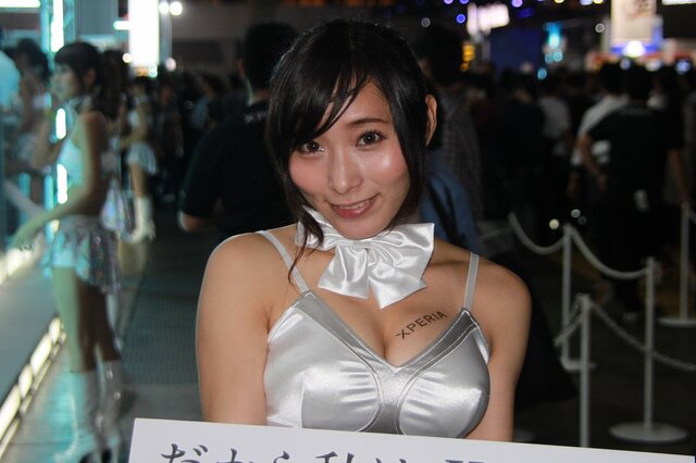 【TGS2015】熱気あふれる一般公開日初日、熱さを吹き飛ばしてくれる美女たちを紹介