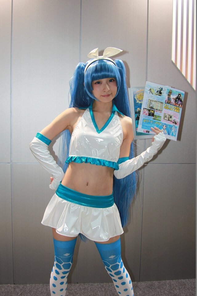 【TGS2015】熱気あふれる一般公開日初日、熱さを吹き飛ばしてくれる美女たちを紹介