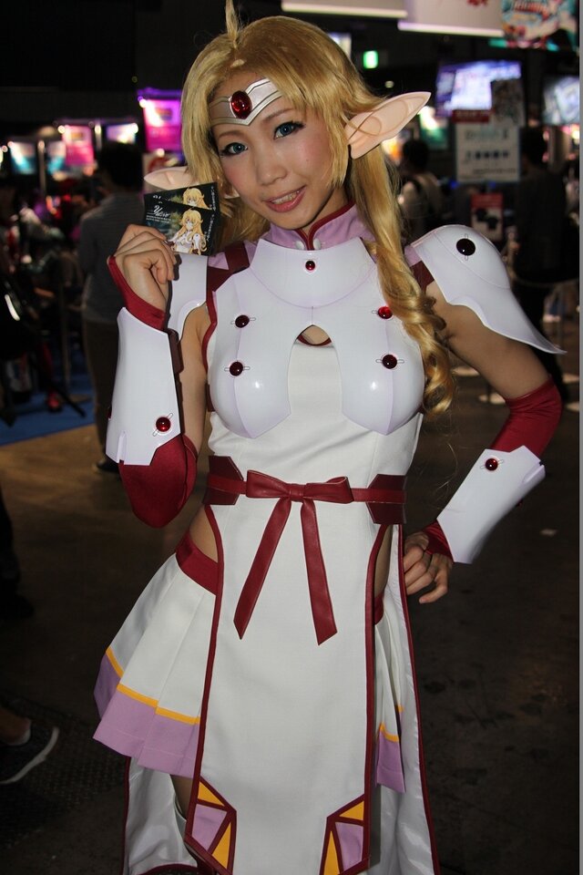 【TGS2015】熱気あふれる一般公開日初日、熱さを吹き飛ばしてくれる美女たちを紹介