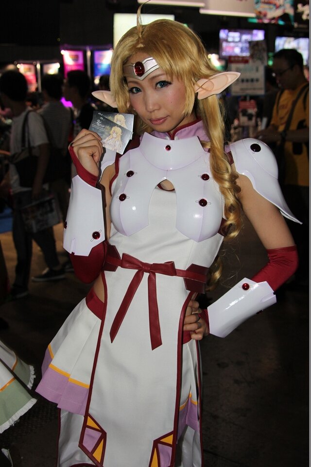 【TGS2015】熱気あふれる一般公開日初日、熱さを吹き飛ばしてくれる美女たちを紹介