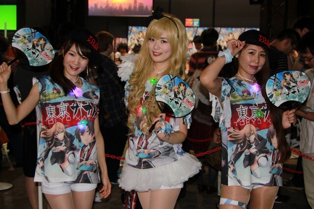 【TGS2015】熱気あふれる一般公開日初日、熱さを吹き飛ばしてくれる美女たちを紹介