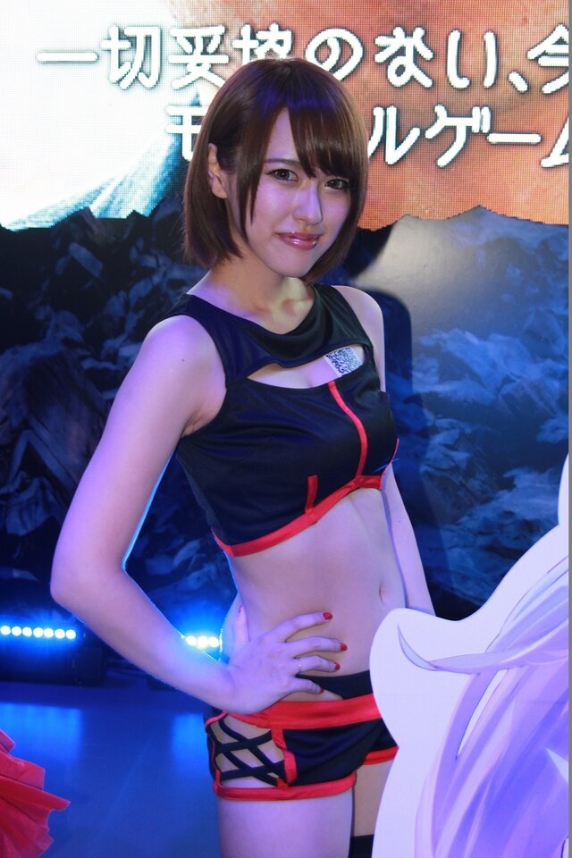 【TGS2015】熱気あふれる一般公開日初日、熱さを吹き飛ばしてくれる美女たちを紹介