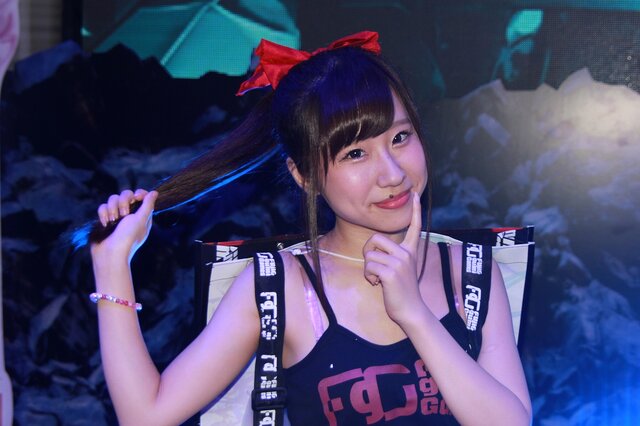 【TGS2015】熱気あふれる一般公開日初日、熱さを吹き飛ばしてくれる美女たちを紹介